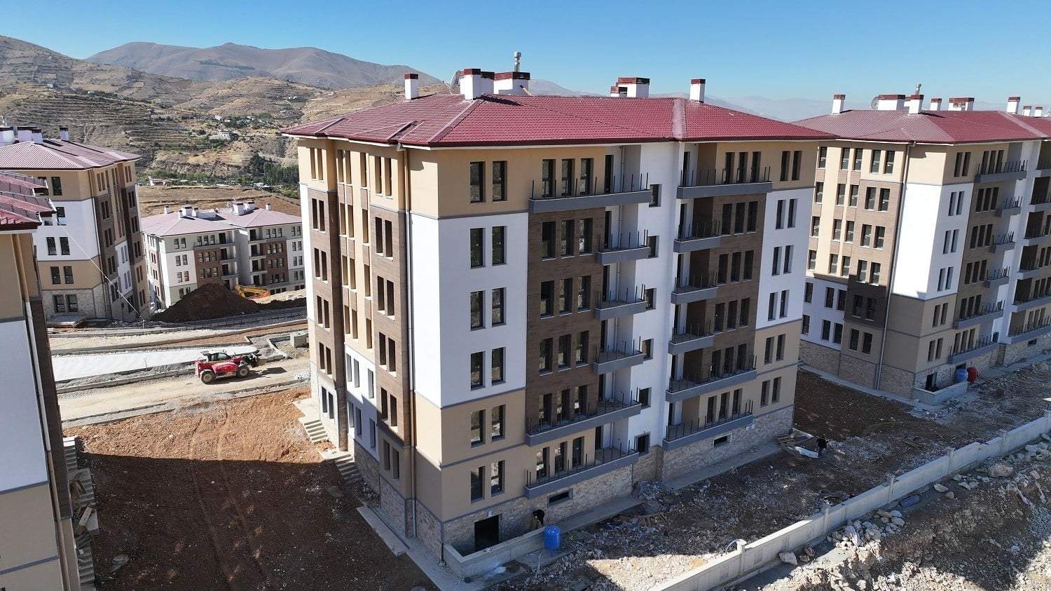 Başkan Geçit'in söz verdiği Duzdaşı Konutlarında sona doğru