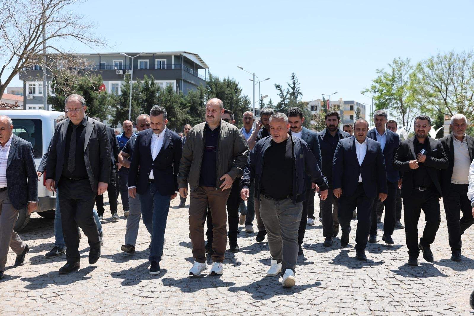 Başkan Gülpınar Birecik'te esnafı ve vatandaşları ziyaret etti