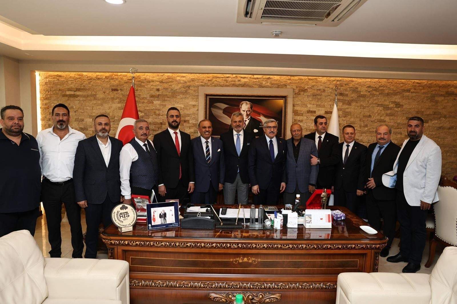Başkan Öntürk Reyhanlı'dan ticaret kurumlarını ziyaret etti