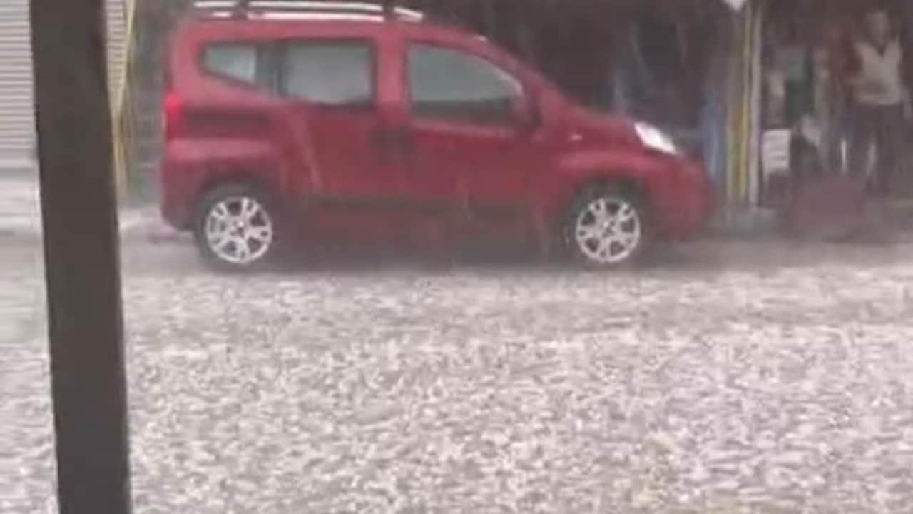 Başkenti dolu vurdu