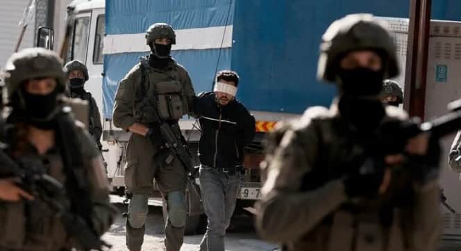 Batı Şeria'da zulüm tırmandı: İşgalci İsrail 40 Filistinli genci gözaltına aldı