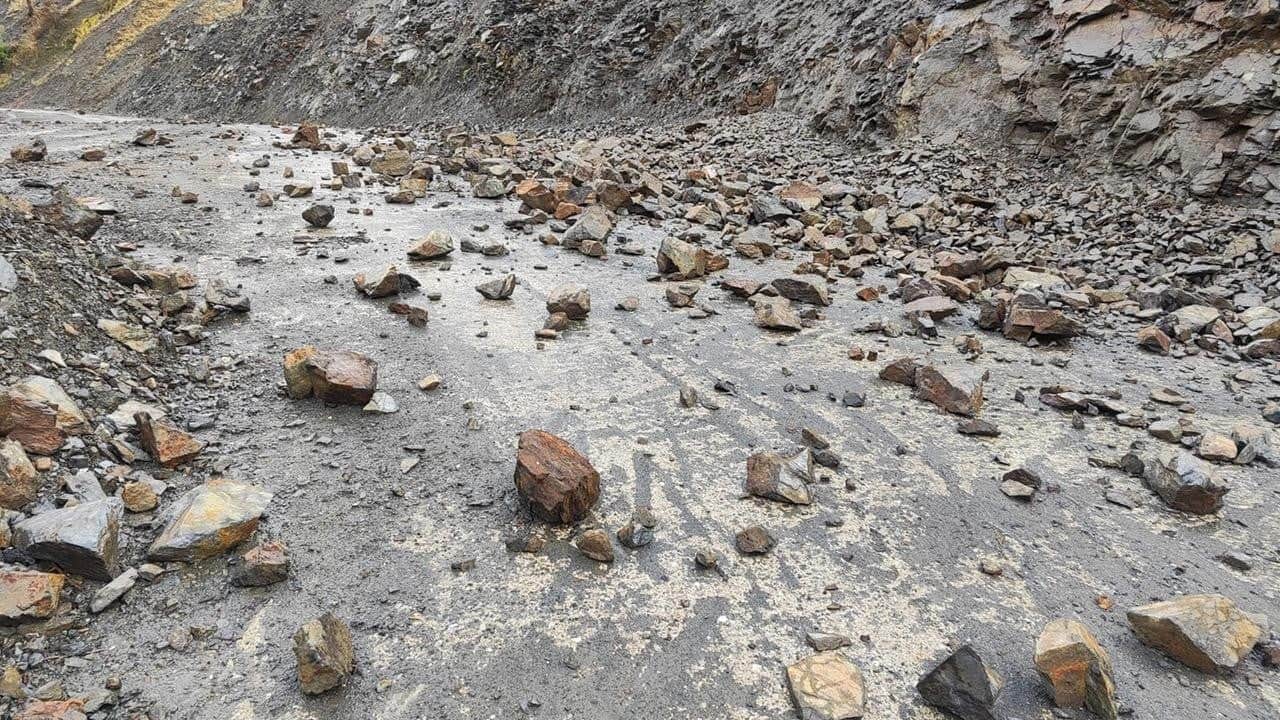 Batman'da sağanak felaketi: 40'ı aşkın köy yolu heyelan nedeniyle kapandı