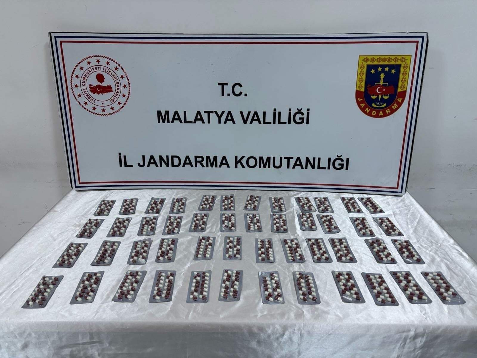 Battalgazi’de 661 adet sentetik ecza hapı ele geçirildi: 1 gözaltı