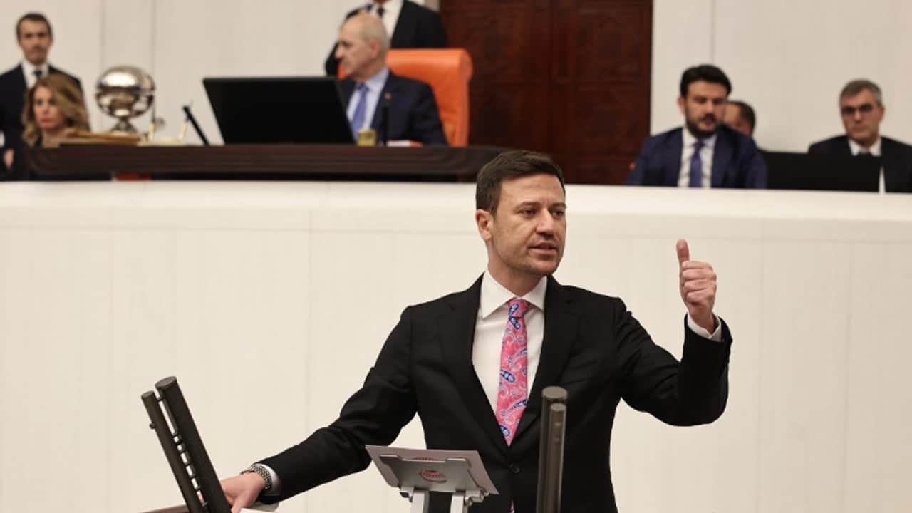 Baykoç'tan CHP'ye sert çıkış! Biz şehirleri ayağa kaldırıyoruz, onlar adliye koridorlarında...