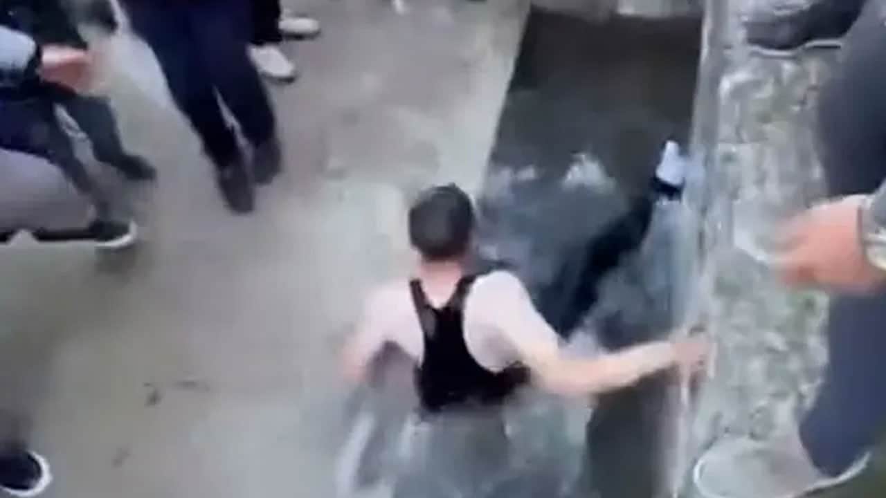 Bayram namazına gelmeyenlere güldüren şaka