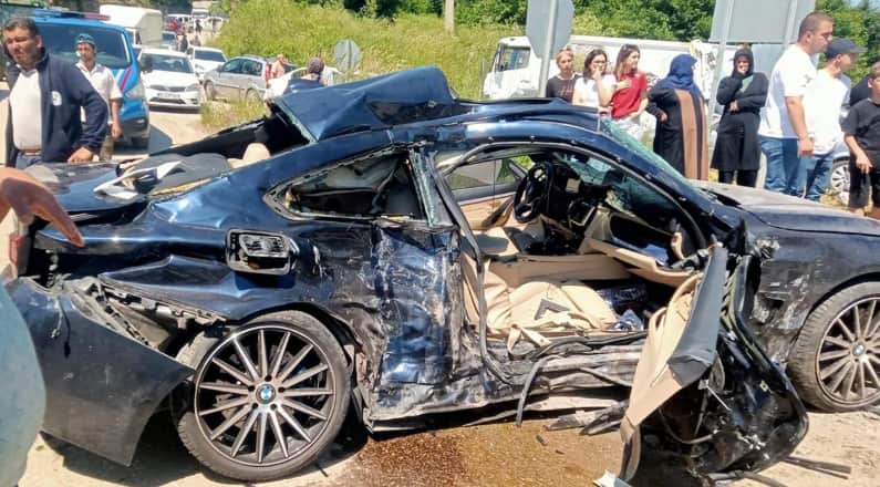 Bayram trafiğinde korkutan kaza! Otomobil ile hafif ticari araç çarpıştı: 7 yaralı