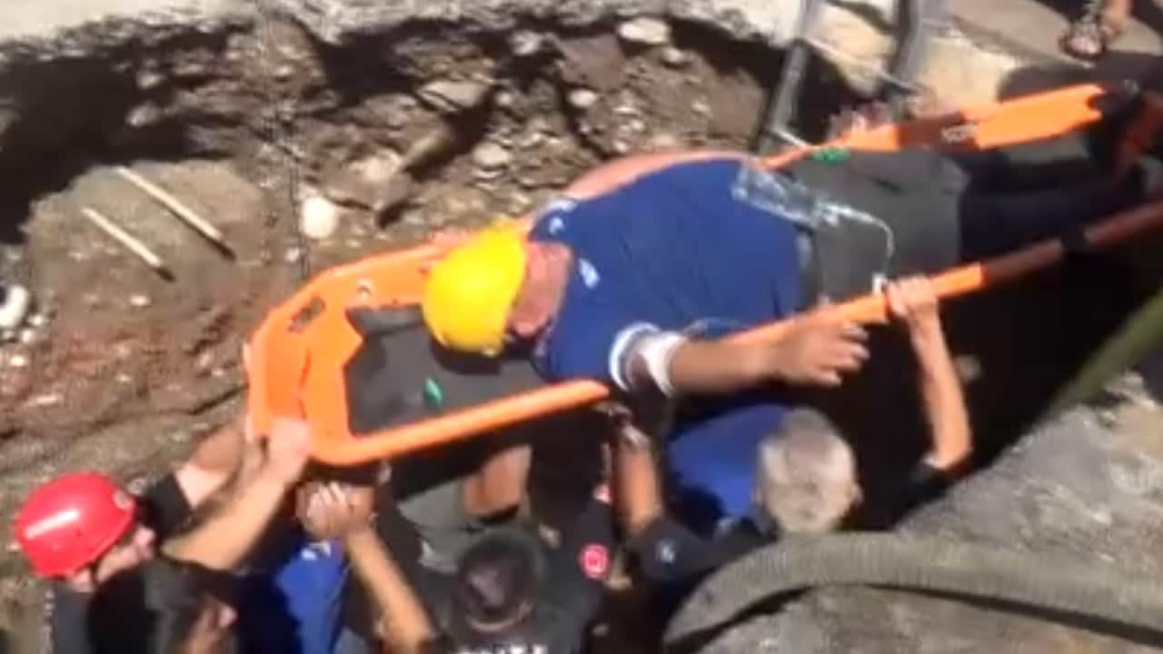 Belinden aşağısı göçük altında kalan işçi 1 buçuk saatte kurtarıldı