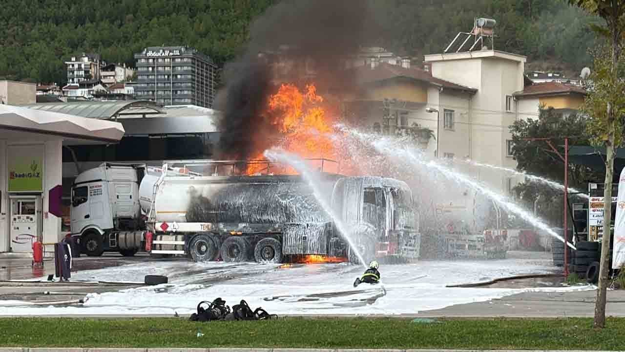 Benzinlikte korkunç patlama: Tanker alev alev yandı!