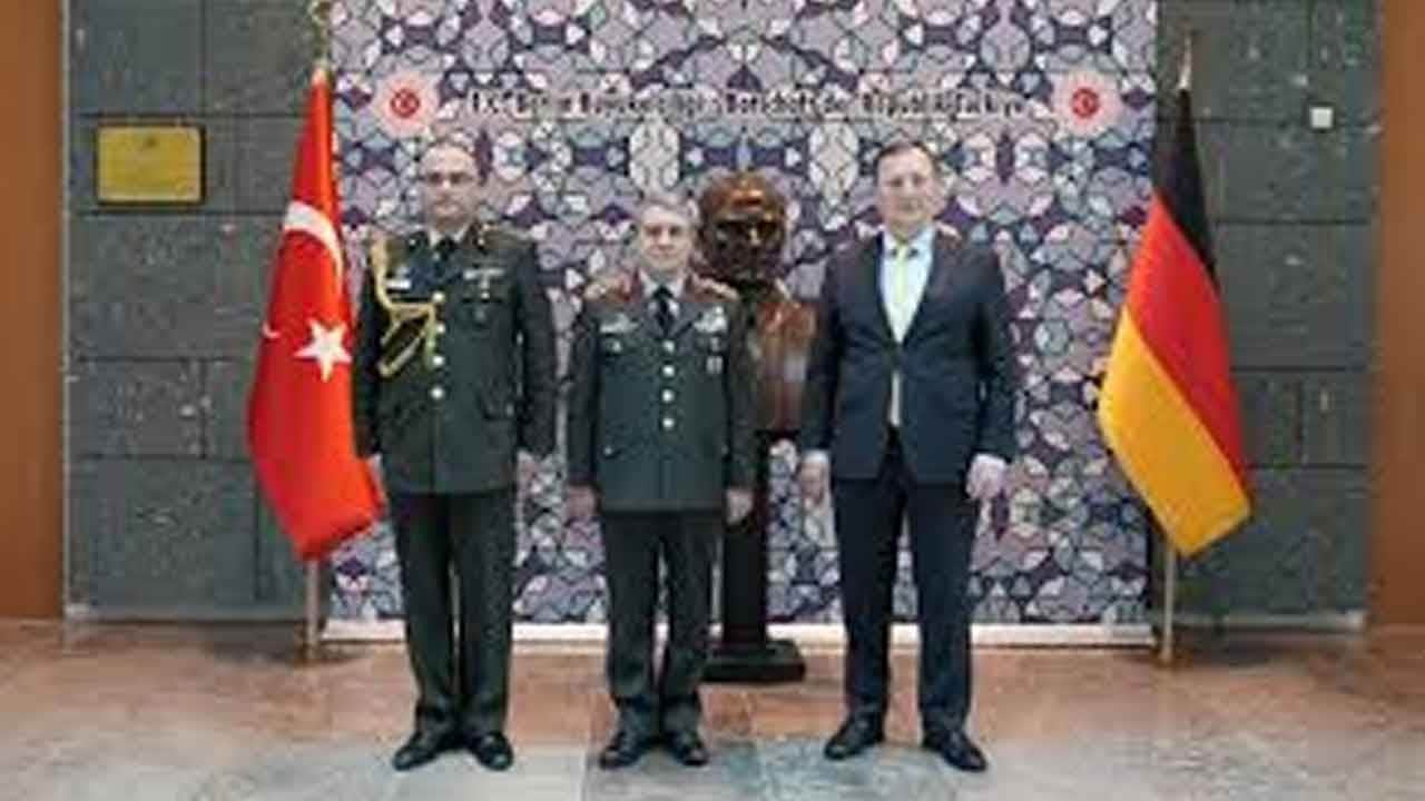 Berlin'de askeri tören ve dev zirve! Orgeneral Bayraktaroğlu Almanya'da