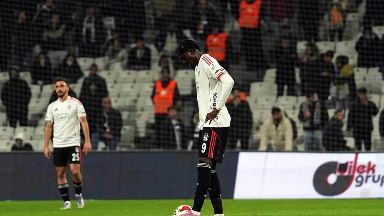 Beşiktaş taraftarı şokta! İç sahadaki kötü gidişat yıllar sonra tekrarlandı!