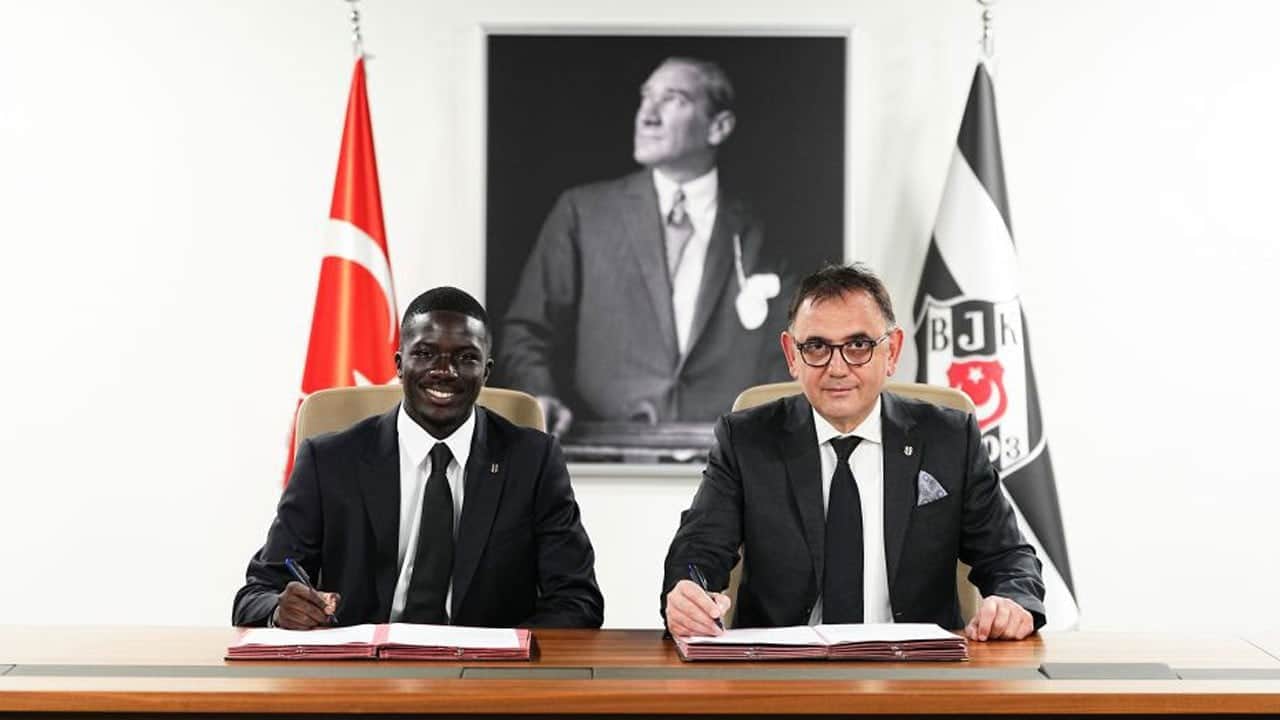 Beşiktaşlıların beklediği haber geldi! Kassoum Ouattara 4 yıllık imzayı attı