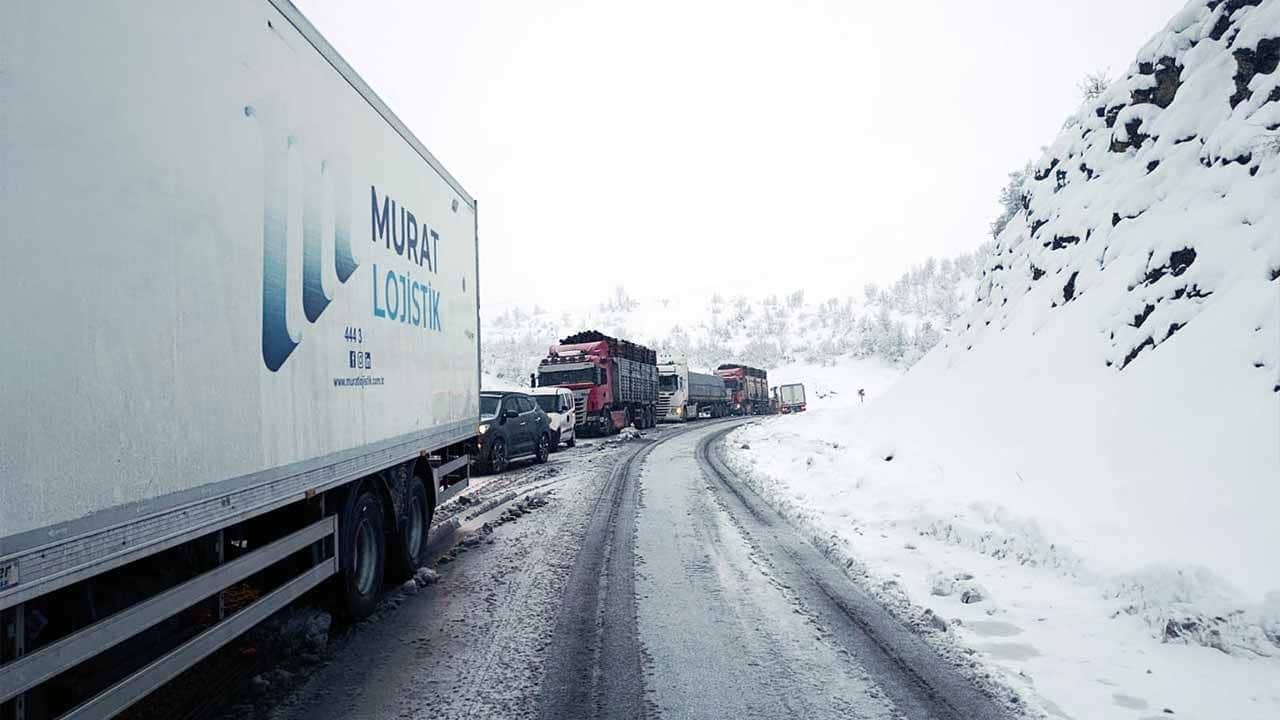 Beton Pınar mevkiinde onlarca araç mahsur kaldı