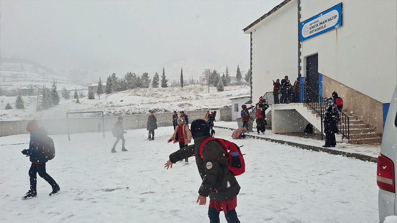 Beyaz afet kapıda! Adıyaman’da yoğun kar yağışı üç ilçeyi esir aldı