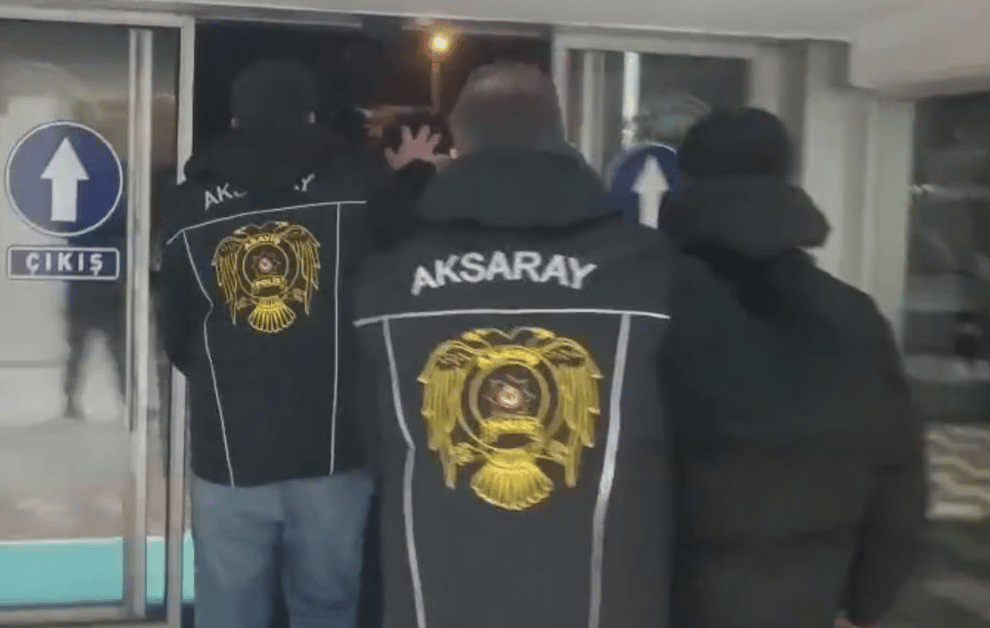 Bıçakçı dükkanını soyan 3 şüpheli yakalandı