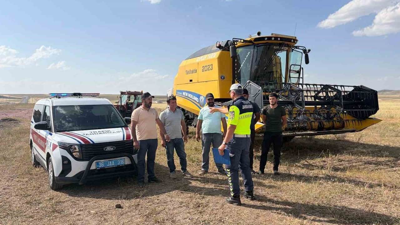 Biçerdöver ve traktör sürücülerine kapsamlı trafik eğitimi