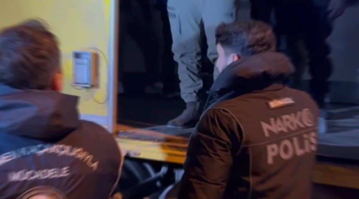 Bingöl’de düzensiz göçmen operasyonu: İki araçta 12 kaçak yakalandı