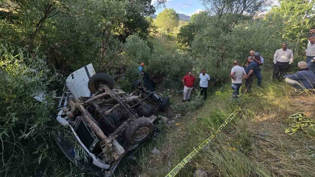 Bingöl'de katliam gibi kaza: Kamyonet uçuruma yuvarlandı