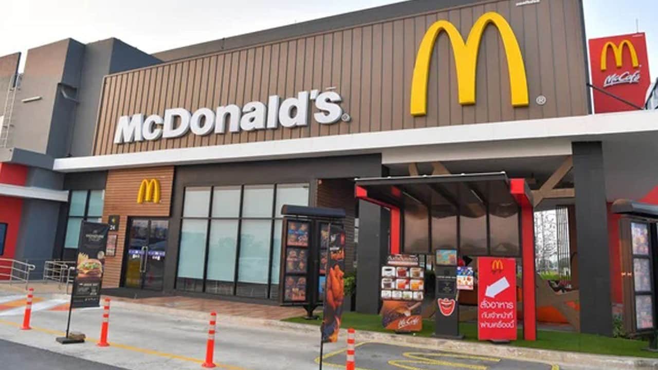 Bir zamanlar ünlü kulüpleri çalıştırıyordu! İş bulamayan teknik direktör McDonald's'ta işe başladı!