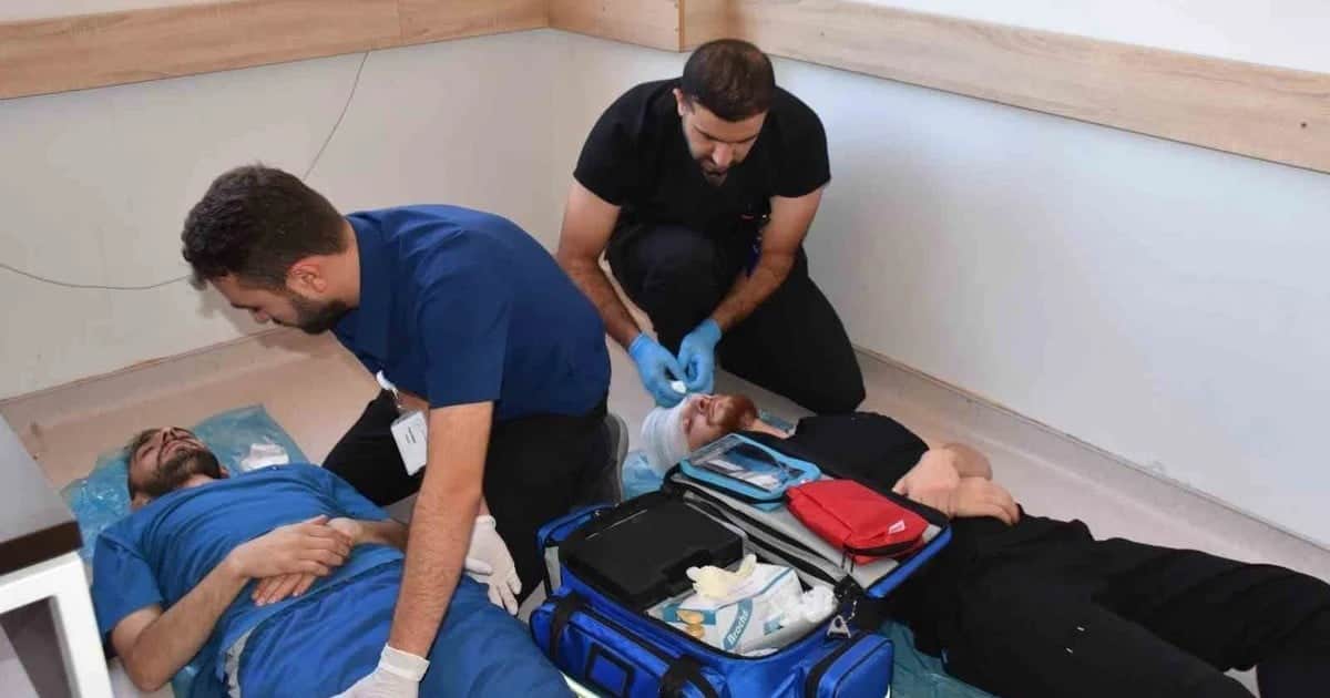 Bitlis Devlet Hastanesi'nde 6,1 büyüklüğünde deprem senaryosuyla tatbikat yapıldı