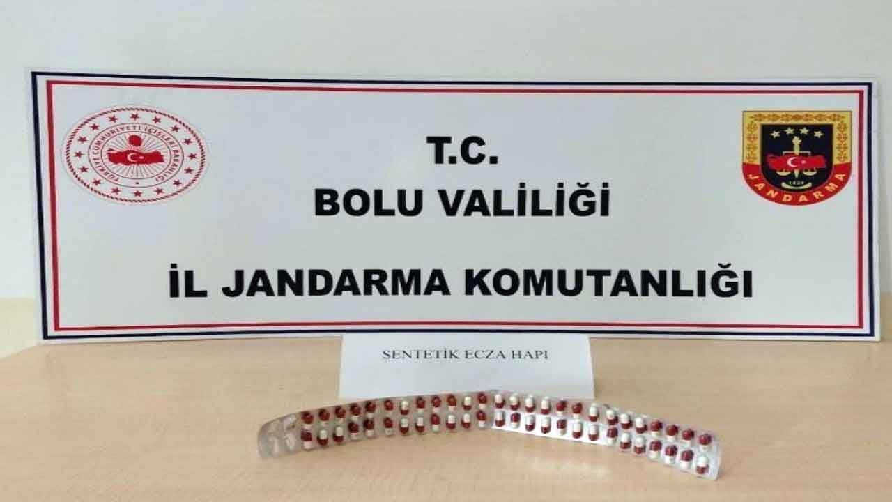 Bolu'da jandarma ekiplerinden kaçamadılar! Zehir tacirlerinin şüpheli aracından çıkanlar pes dedirtti!