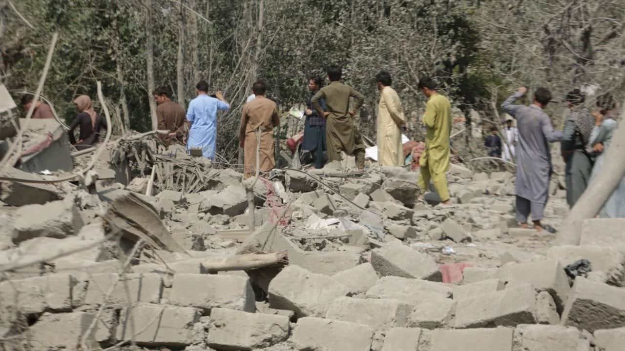 Bomba yüklü aracı patlattılar! Pakistan’da hain saldırı 11 can kaybı, 30 yaralı