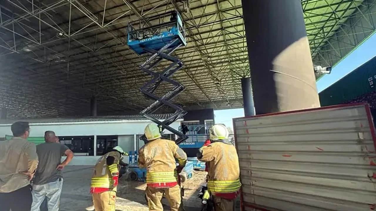 Boya yapıyorlardı! Tiner birden alev aldı: Otogar çatısını boyayan 2 işçi ağır yaralandı