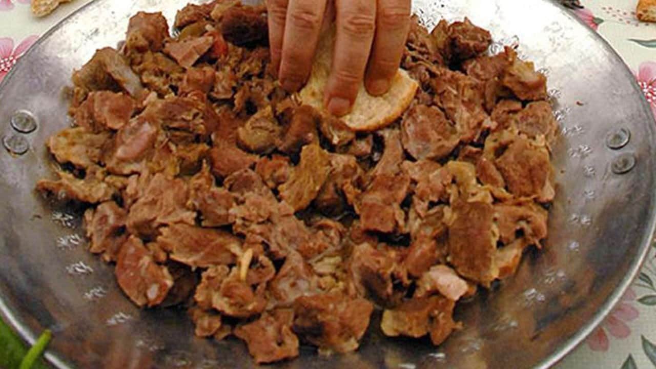 Bu hata mideyi yoruyor! Kurban eti pişirirken bunu yapmayın