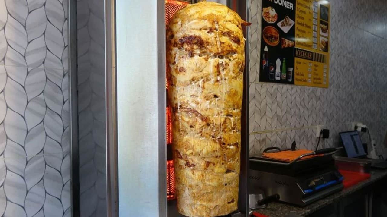 Bu işin sonu nereye gidiyor? Tavuk dürüm yiyen 5 öğrenci hastanelik oldu