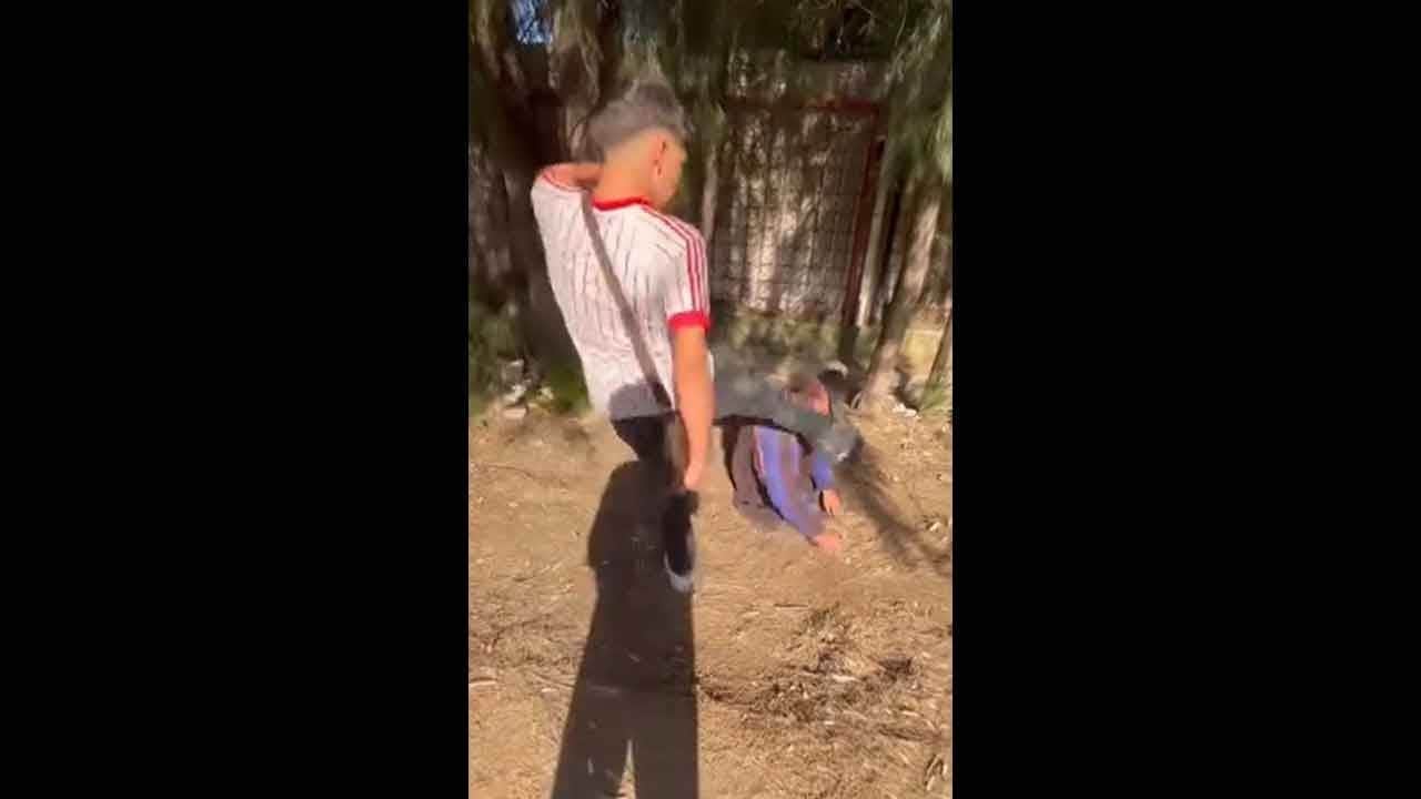 Buca'da insanlık dışı saldırı! Sokakta uyuyan yaşlı adama tekme atan vicdansızlar yakalandı!