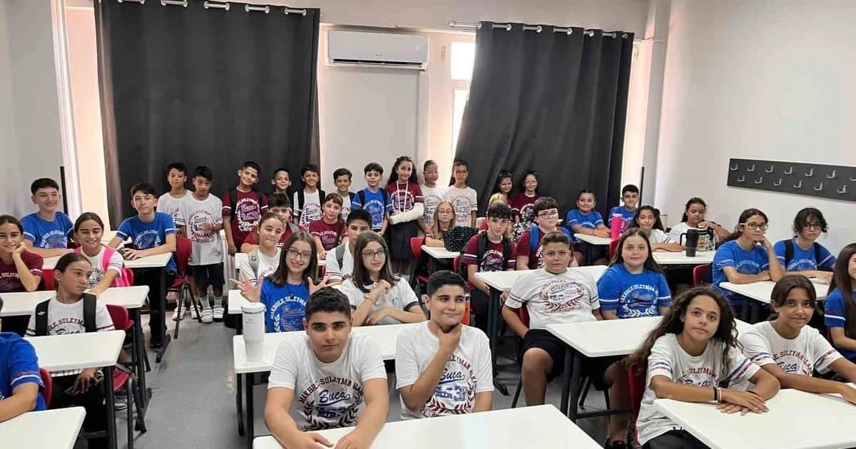 Buca'daki 'İkizler Okulu' yeni eğitim yılına 27 çift ikizle başladı