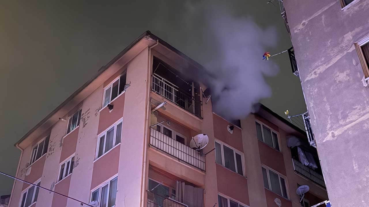 Bursa'da 6 katlı binada çıkan yangın söndürüldü