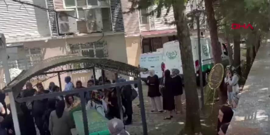 Bursa'da feci ölüm! Ev temizliği yaparken pencereden düşen yaşlı adam toprağa verildi!