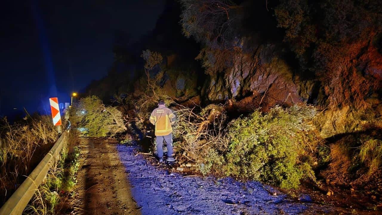 Bursa'da korkutan heyelan: Mudanya-Altıntaş yolu tamamen kapandı!