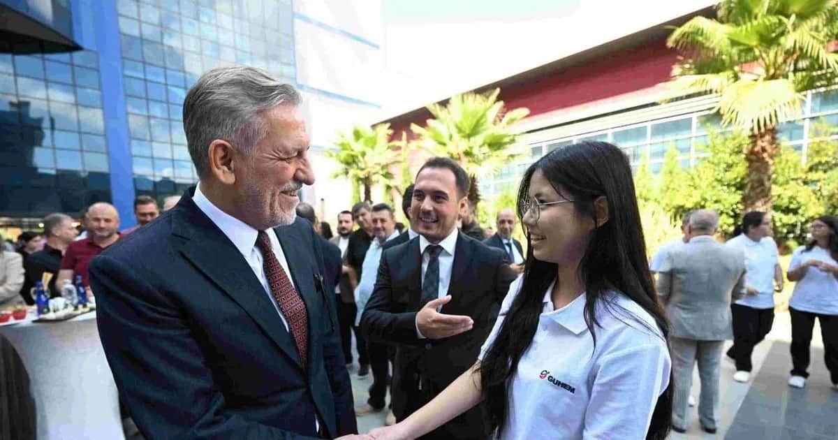 Bursa'daki GUHEM Fen Lisesi ilk öğrencilerini aldı: 48 öğrencinin tamamı yüzde 100 burslu