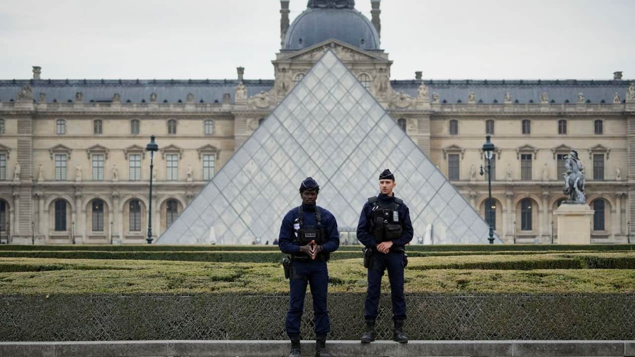 Bütün dünya bu olayı konuşuyor! Louvre Müzesi soygununun maddi kaybı 88 milyon Avro