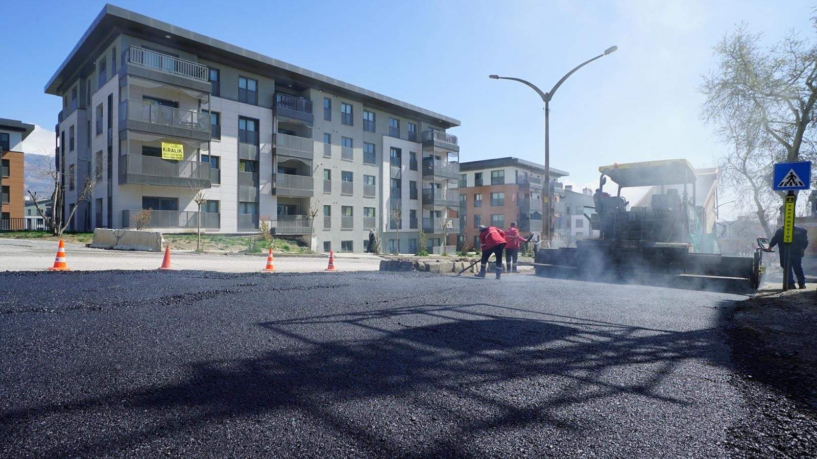 Büyükşehir, Kuddusi Baba Bulvarı’nda Asfalt Çalışmasını Sürdürüyor