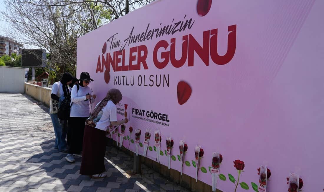 Büyükşehir’den Duygu Dolu Jest; Açık Hava Panoları Sevgiyle Doldu