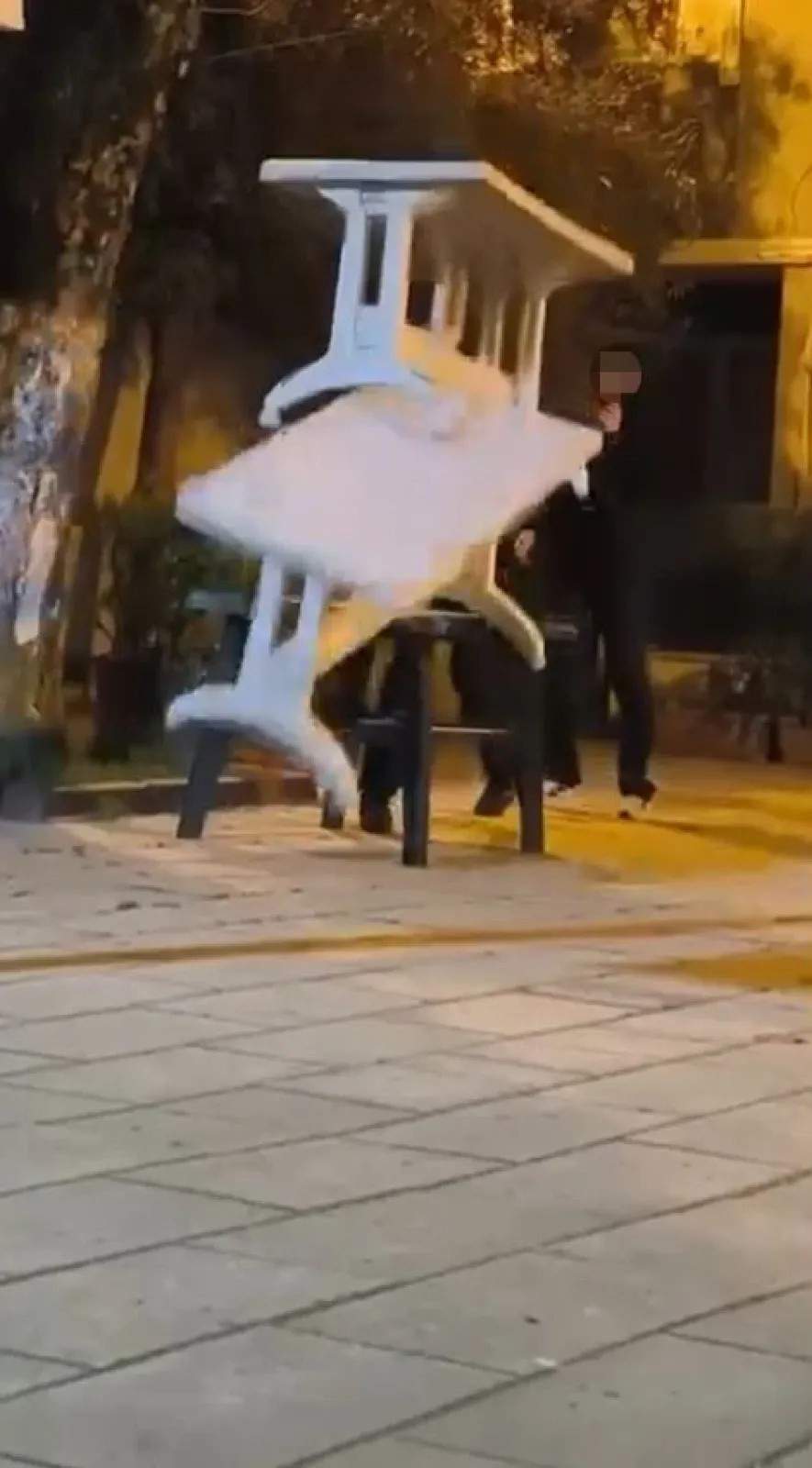 Cami bahçesindeki masalara zarar veren 4 çocuk serbest bırakıldı