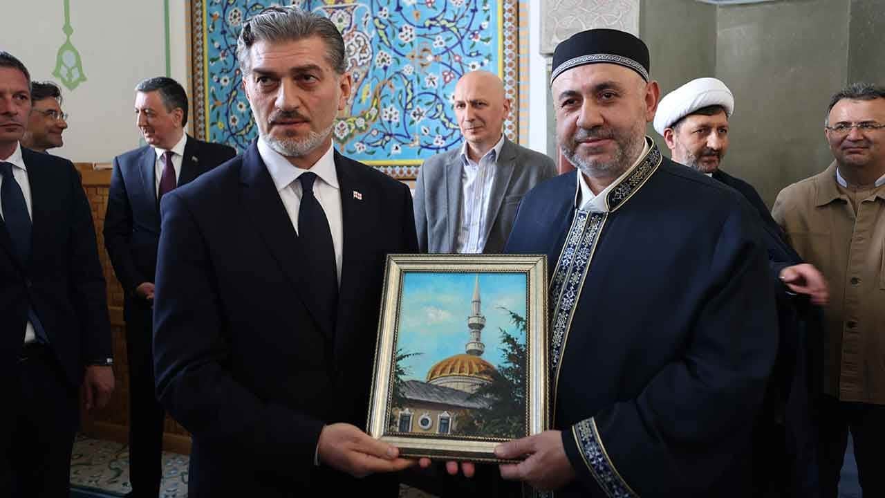 Camide Müslümanların Kurban Bayramı'nı kutlayan Gürcistan Cumhurbaşkanı Mikhel Kavelaşvili'den Türkiye mesajı
