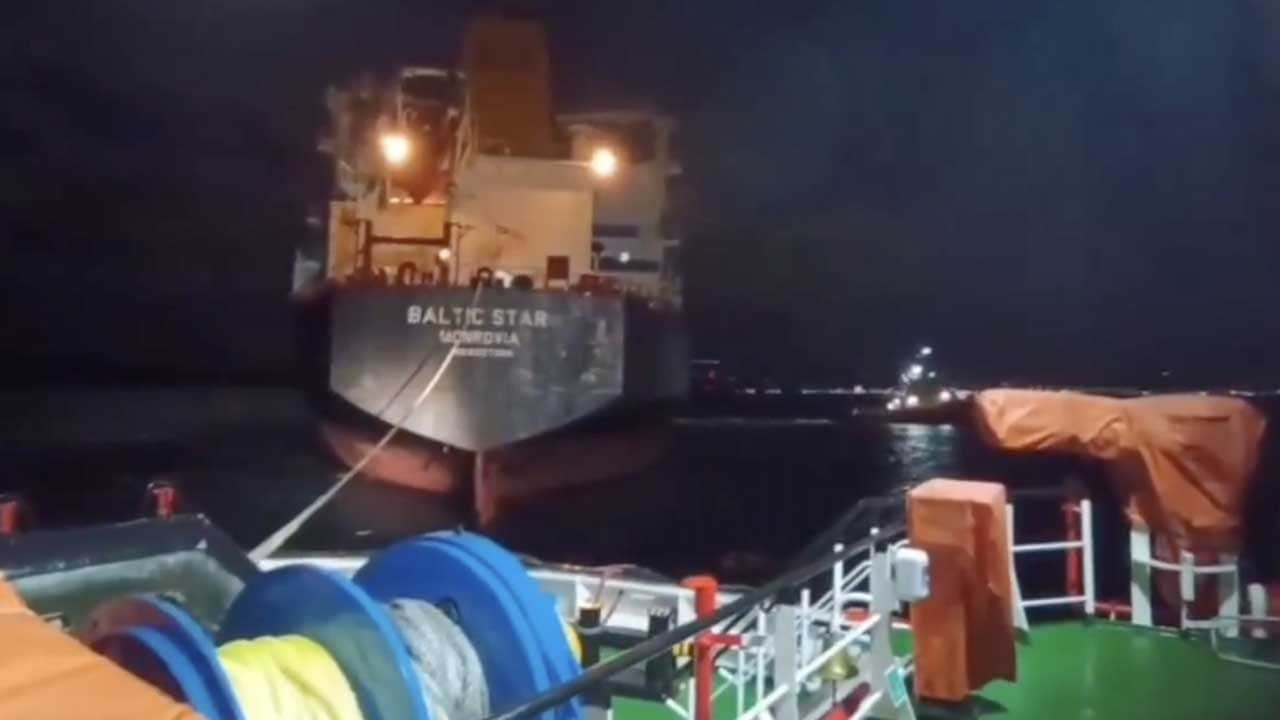 Çanakkale Boğazı’nda arızalanan tanker Karanlık Liman’a çekildi