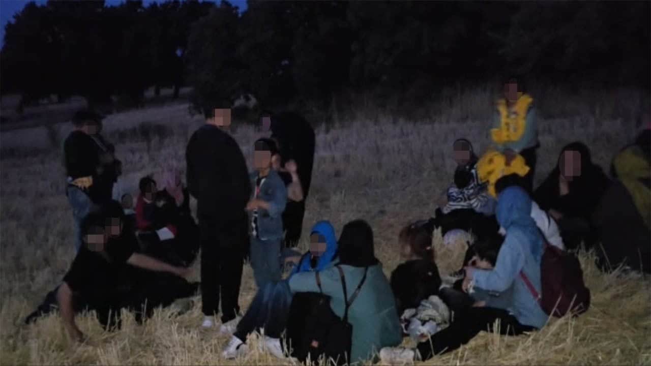 Çanakkale Ezine’de 32 kaçak göçmen yakalandı