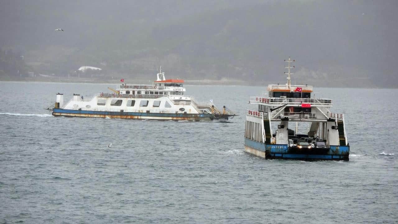 Çanakkale'de fırtına engeli: Seferler tamamen durduruldu