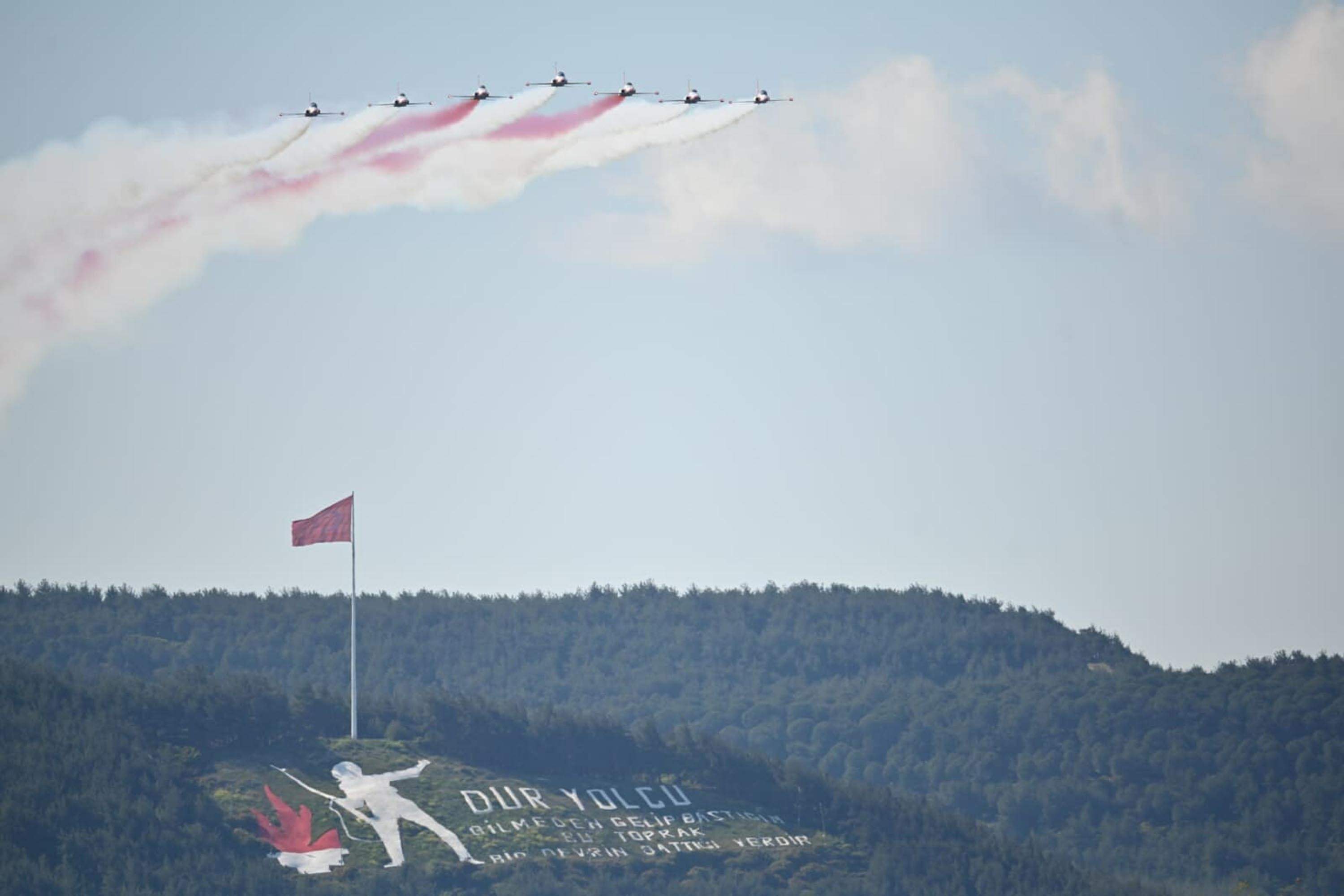 Nefesler Tutuldu! Türk Yıldızları Çanakkale Semalarını Salladı