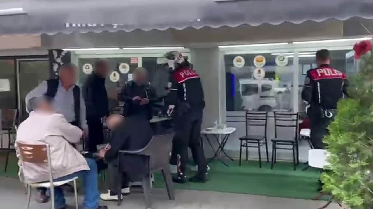 Çay ocağı görünümlü fuhuş ocağına baskın! Hedef: Yaşlı erkekler!