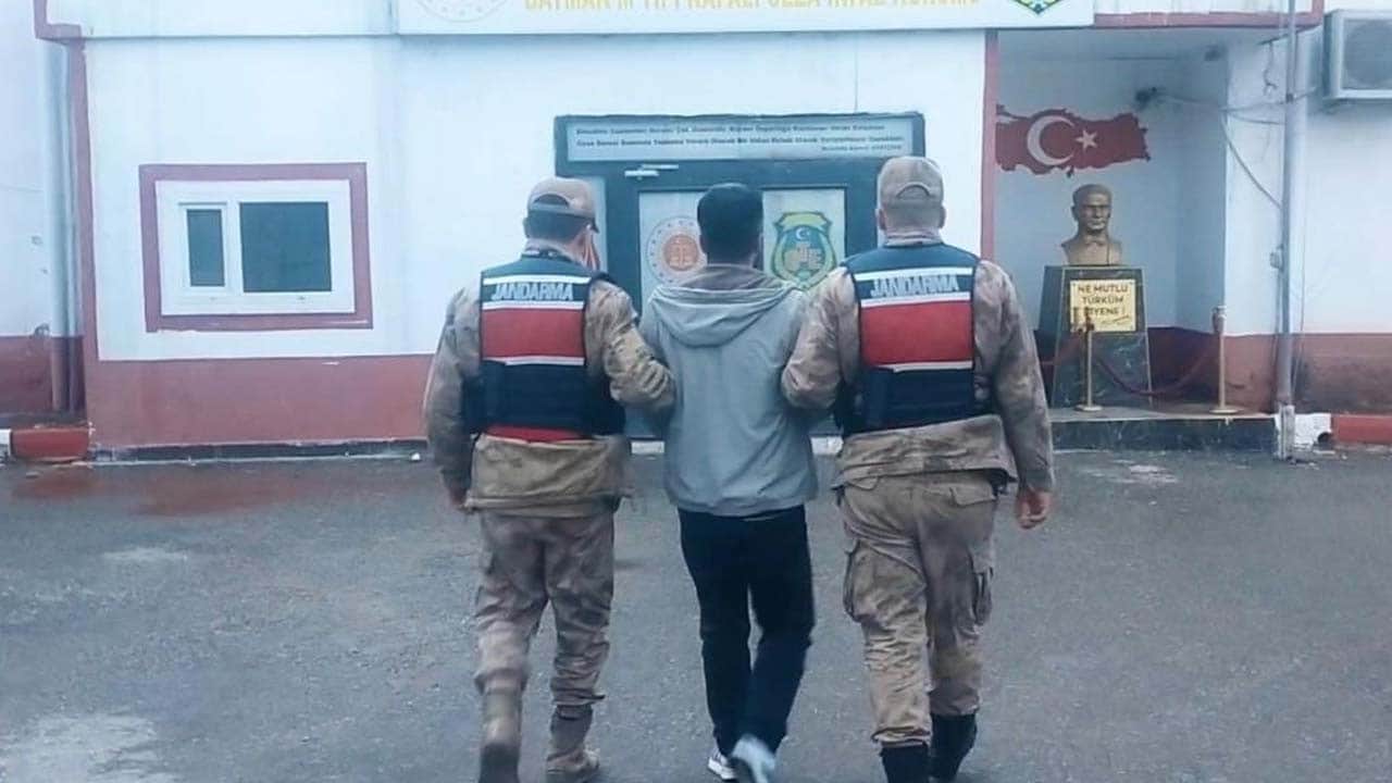 Çekirge bir sıçradı, iki sıçradı... Suç makinesi enselendi!
