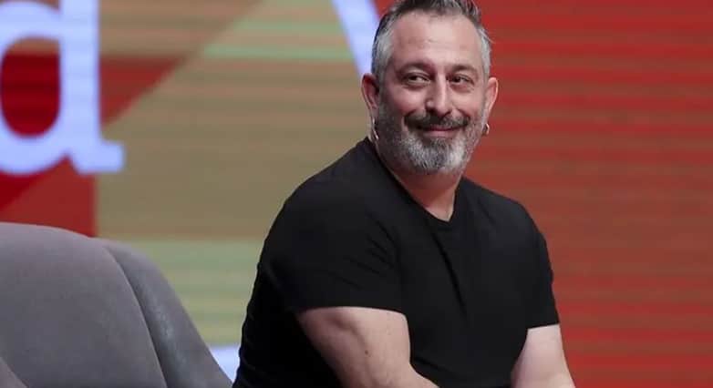 Cem Yılmaz günler sonra ortaya çıktı! Siyah saçlarıyla görenleri şaşırttı