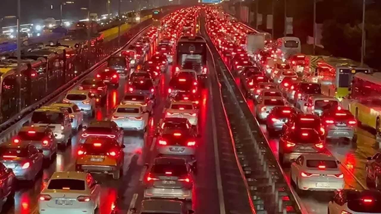 CHP sadece izliyor! İstanbul’da trafik yoğunluğu yüzde 81
