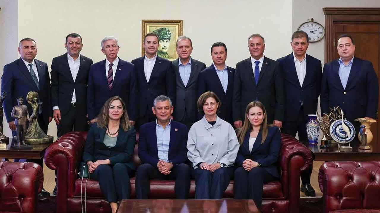 CHP’de büyük kriz! Balıkesir Büyükşehir Belediye Başkanı Ahmet Akın toplantıyı terk etti
