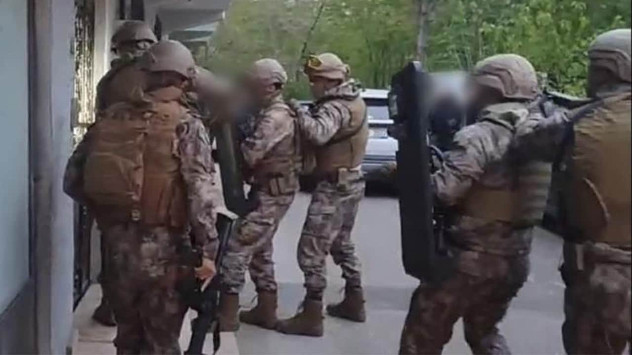 Çiftçileri soydular Kadın ve kumarla tuzak kuran tefeci çetesi çökertildi