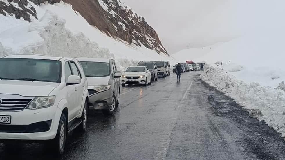 Çığ düşmesi sonucu kapanmıştı! O kara yolu ulaşıma açıldı